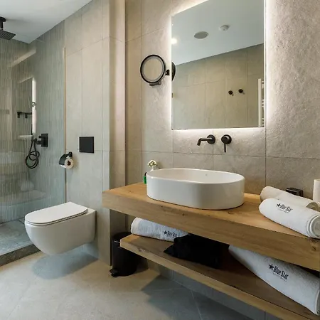 Blue Star Luxury Hotell 4*