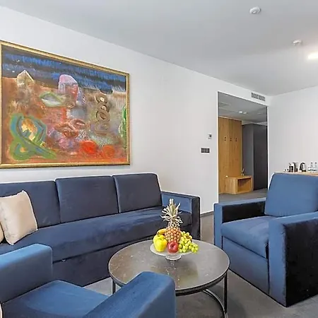 Blue Star Luxury מלון