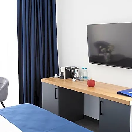 Blue Star Luxury מלון 4*